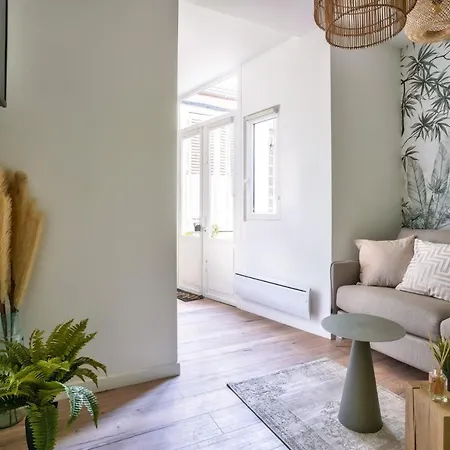 New Eiffel Tour ! Splendid In The Heart Of